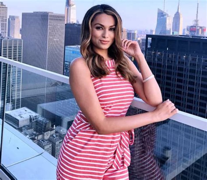 Aishah Sofey: Rising Star in the World of Entertainment