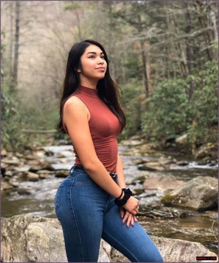 Aishah Sofey: The Rising Star of OnlyFans