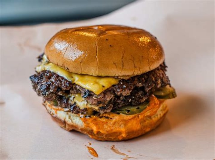 Best Smash Burgers in Los Angeles: A Guide to the Juiciest Bites