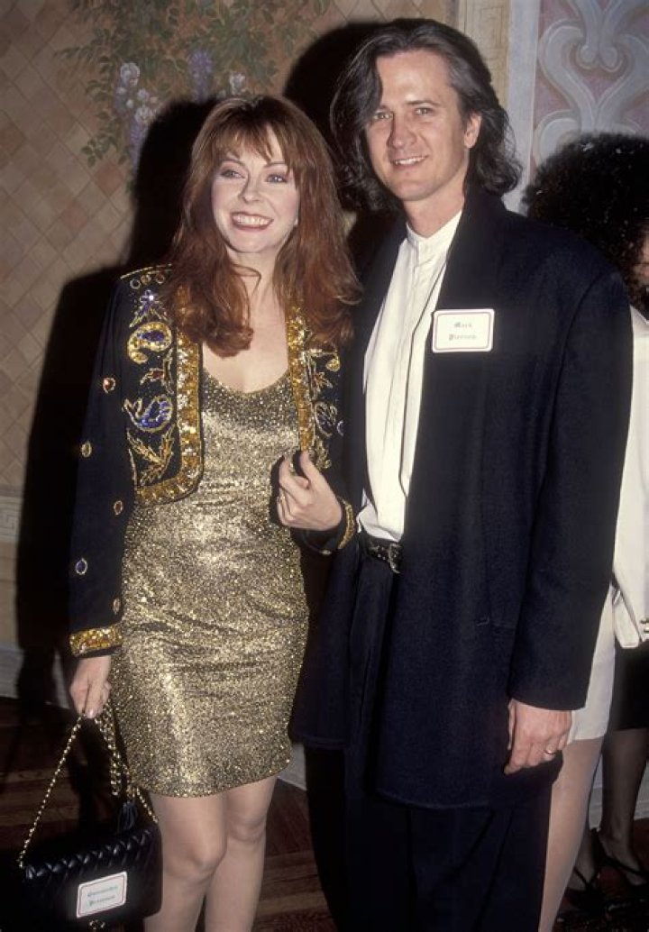 Cassandra Peterson Smoking: A Closer Look at the Icon Behind Elvira