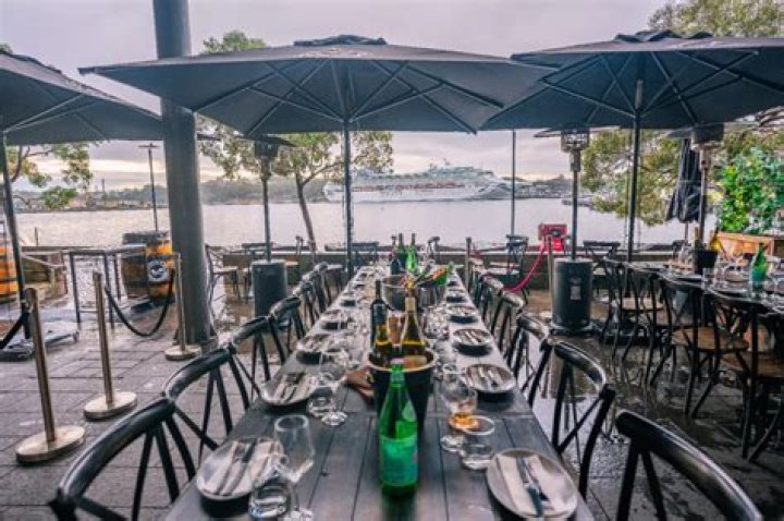 Discover the Unique Experience at Hooks Bar and Grill