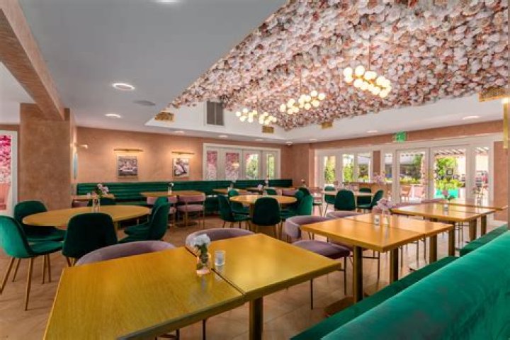Discovering the Delightful World of Mon Cheri Restaurant