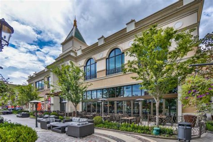 Discovering the Unique Charm of Twigs Bistro and Martini