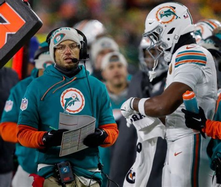 Dolphins Head Coach Age: A Comprehensive Look at the Leader of the Miami Dolphins
