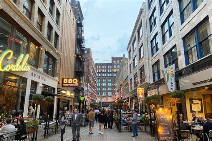 E 4th Street: A Comprehensive Guide to One of the Most Vibrant Places