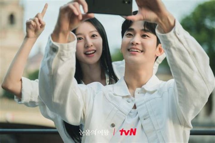 Enchanting On-Screen Duo: Kim Soo Hyun and Kim Ji Won