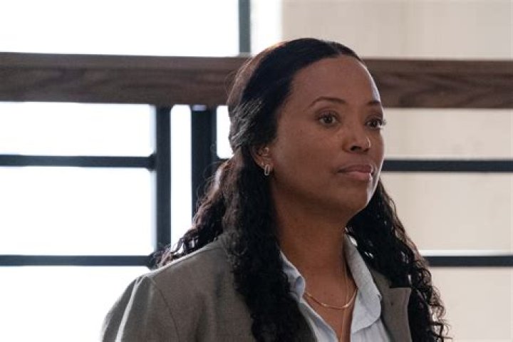 Exploring Aisha Tyler Smoking: Unraveling the Truth Behind the Buzz