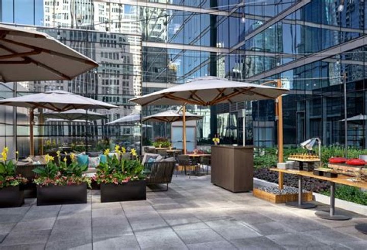 Exploring Streeterville Social: The Heart of Social Dining in Chicago