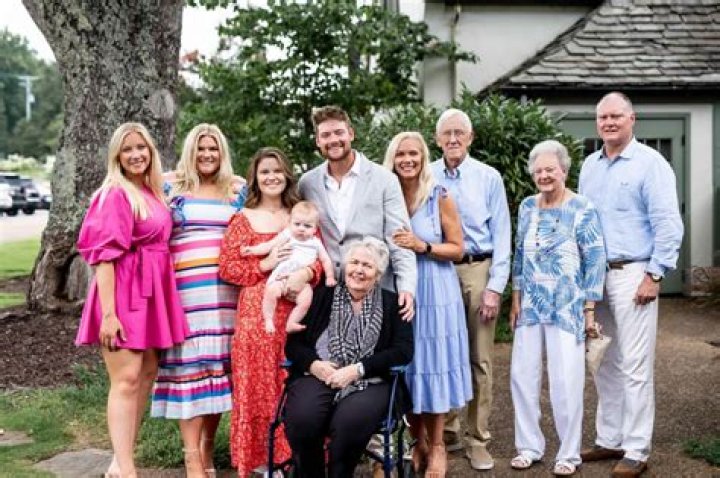 Exploring the Life of Leanne Morgan and Her Husband Clayton Homes