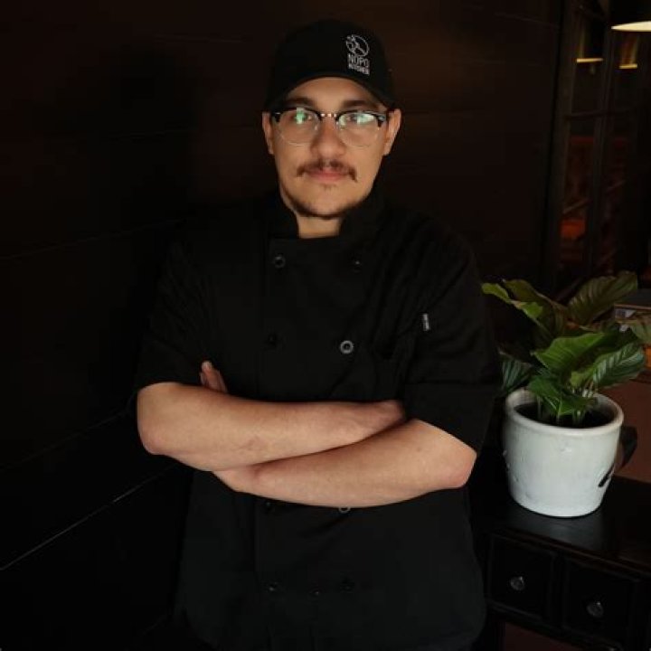 Jason Santos Net Worth: A Deep Dive into the Celebrity Chef&rsquo;s Success