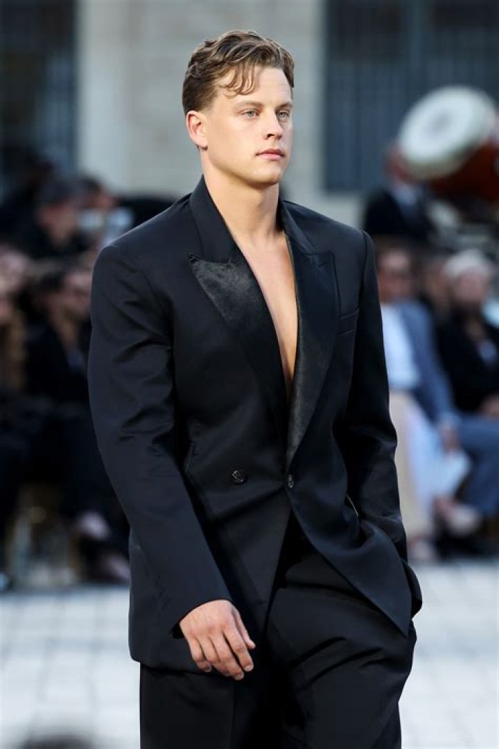 Joe Burrow: The Fashion Icon Redefining Vogue Style