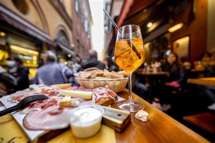 Lombardis Manhattan: A Culinary Journey Through Tradition and Taste