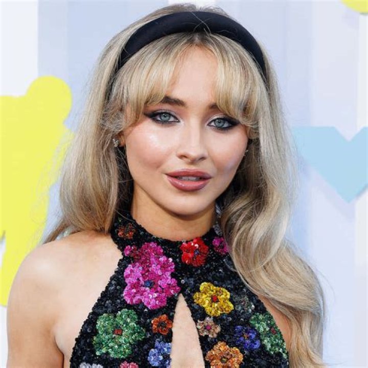 Sabrina Carpenter's Weight: A Comprehensive Look at Her Journey and Lifestyle