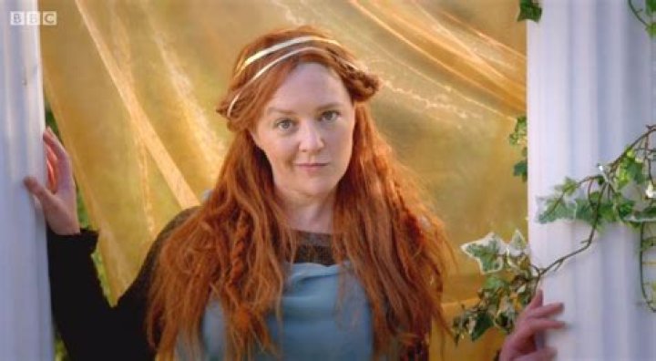 The Life and Career of Lorna Watson, a Renowned Actress