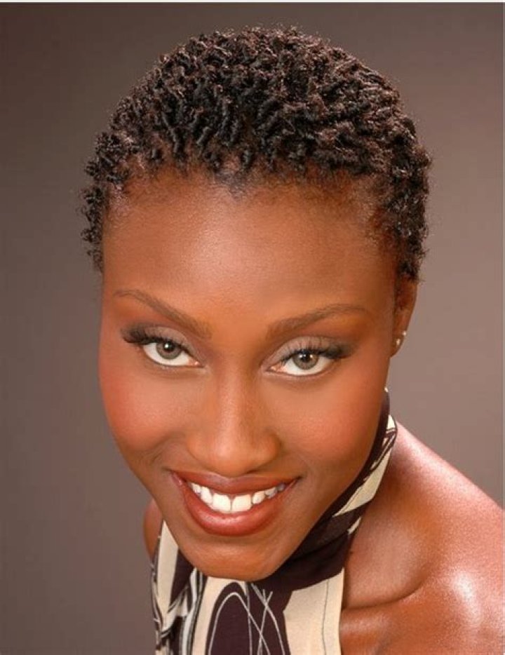 Twisting Trends: Exploring Short Natural Hairstyles