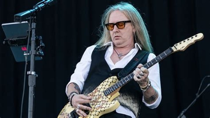 Unraveling the Love Story of Jerry Cantrell and His Wife