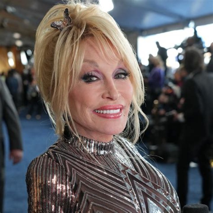 Unveiling Dolly Parton's True Beauty: A Glimpse Without Makeup and the Wig