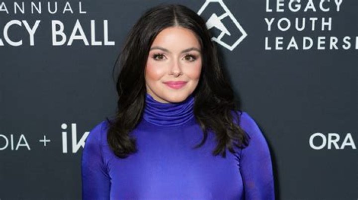 Unveiling the Talent Behind Alex Dunphy in Modern Family